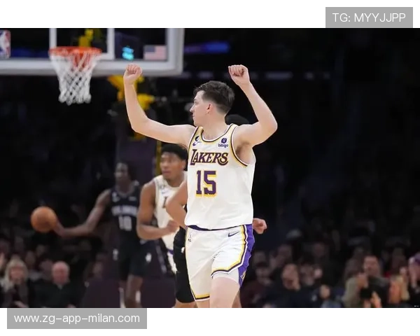 湖人团队双核联动，里夫斯化身末节终结者成赛季X因子