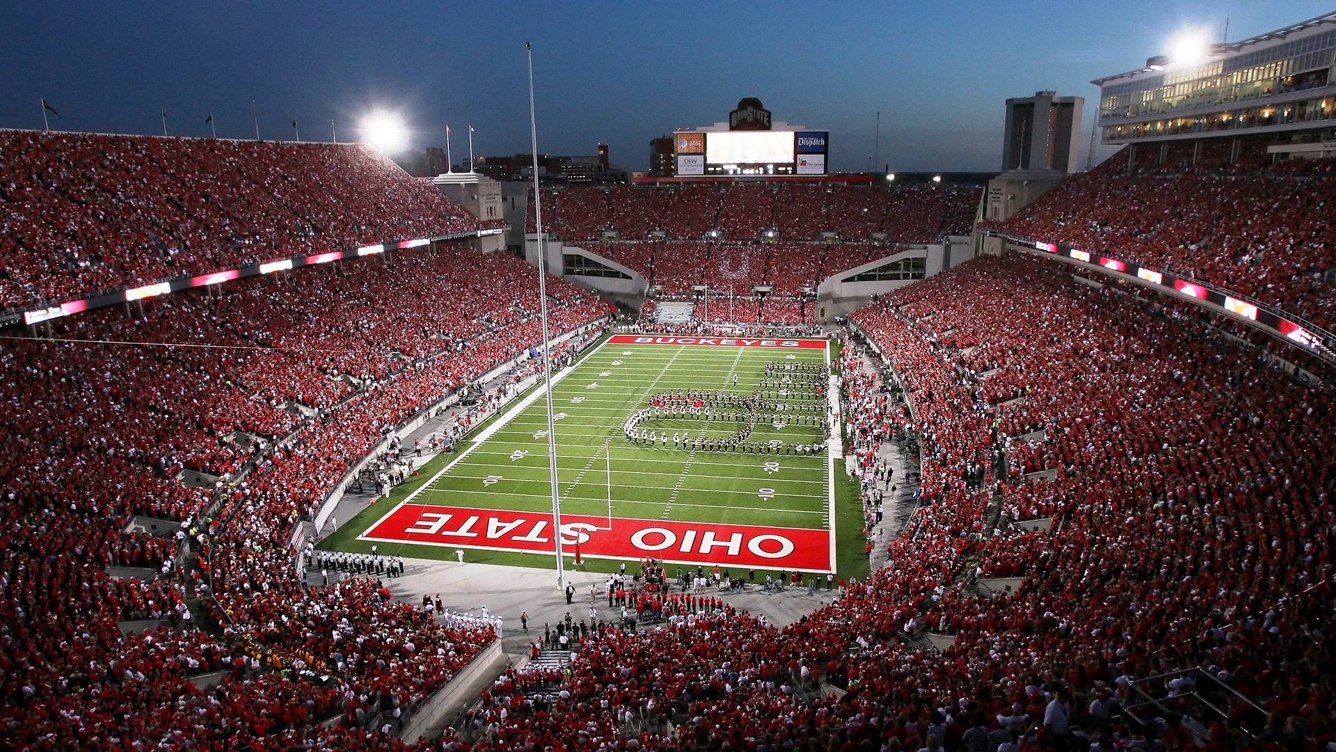 中立B男队在冲刺段更具攻击性，中立球员